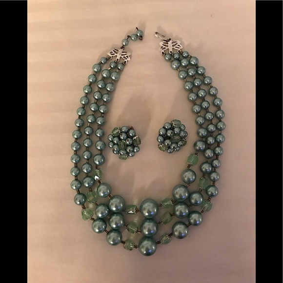 no brand Jewelry - Vintage costume turquoise beaded necklace with clasped beaded earrings.